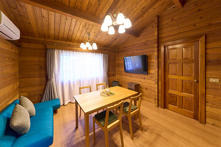 Log Cottage:Indoors